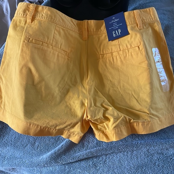 GAP City short - Picture 2 of 2